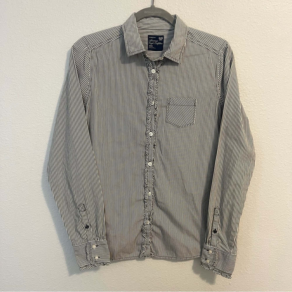 American Eagle Favorite Fit Preppy Y2K Gray/White Ruffle Button Striped Medium
